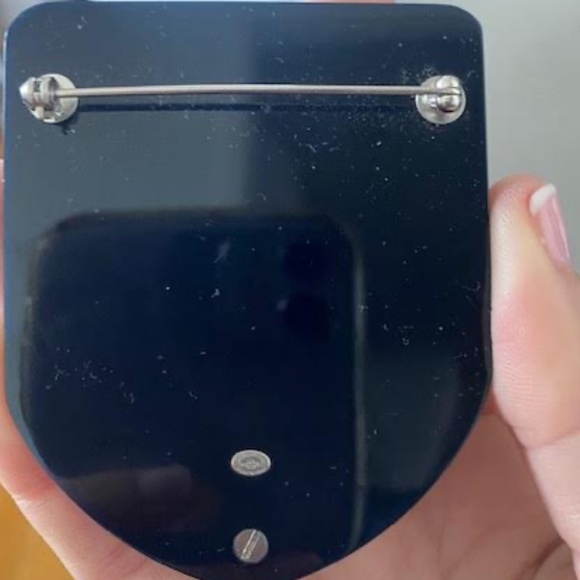 100% authentic vintage Chanel navy "Shield Brooch/Pin - Picture 2 of 3